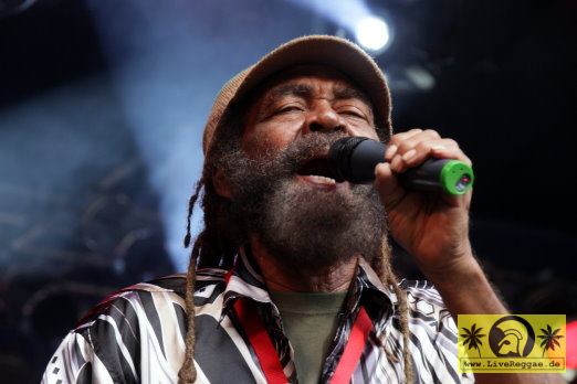 John Holt (Jam) with Lloyd Parks We The People Band 19. Reggae Jam - Bersenbrueck 04. August 2013 (4).JPG